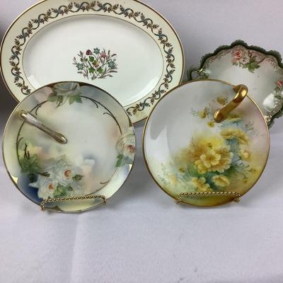 Lot 594 Lot of Vintage Decorative Plates
