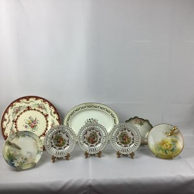 Lot 594 Lot of Vintage Decorative Plates