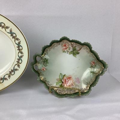 Lot 594 Lot of Vintage Decorative Plates