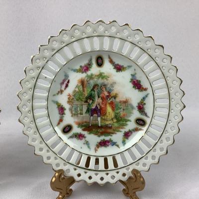 Lot 594 Lot of Vintage Decorative Plates