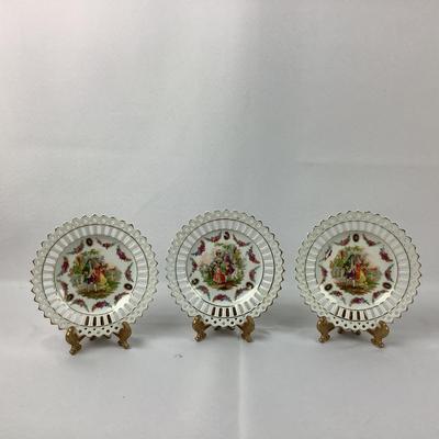 Lot 594 Lot of Vintage Decorative Plates