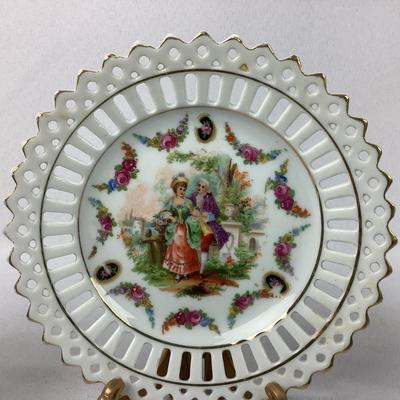 Lot 594 Lot of Vintage Decorative Plates