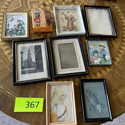 Lot of small pictures