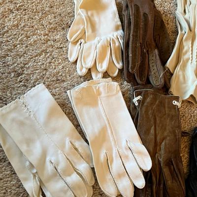 Lot of ladies Gloves