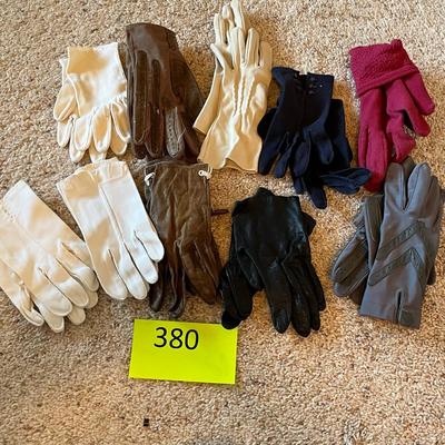 Lot of ladies Gloves