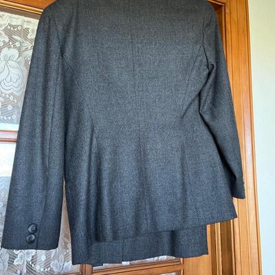 Jones NY Skirt Suit