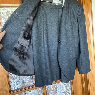 Jones NY Skirt Suit
