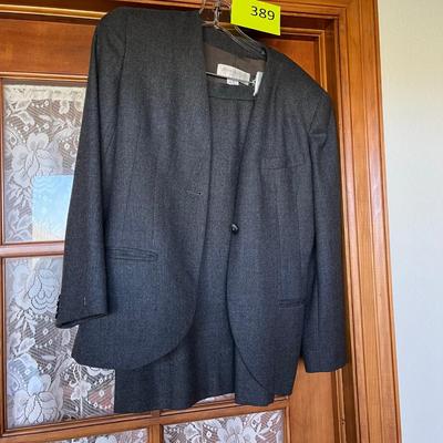 Jones NY Skirt Suit