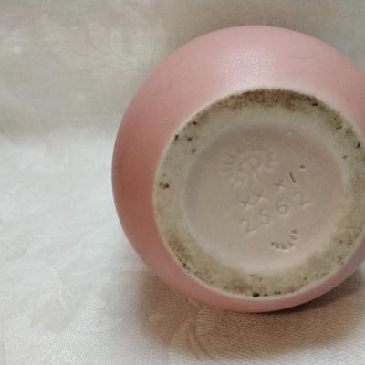1930 ROOKWOOD POTTERY ARTS & CRAFTS 5.25" HANDLED VASE SHAPE 2562