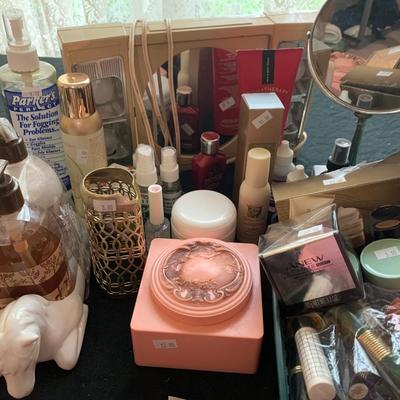 Misc. bathroom items