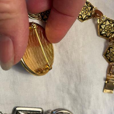 Bracelets & pendants