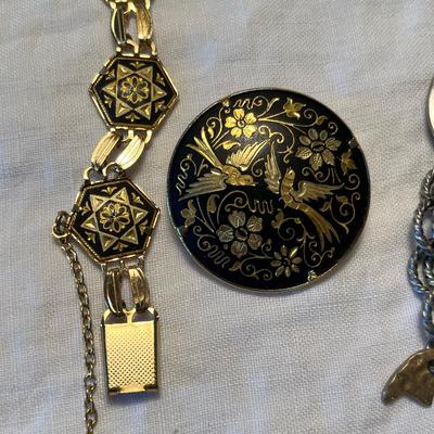 Bracelets & pendants