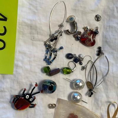 Tin with earrings