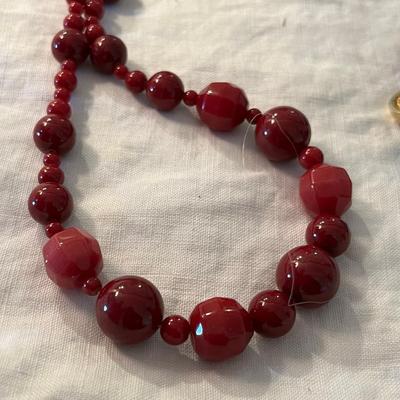 Lot of 2 very nice necklaces