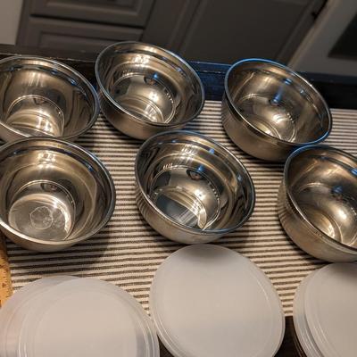 Set of 3 Different sized Metal Bowls with Lids