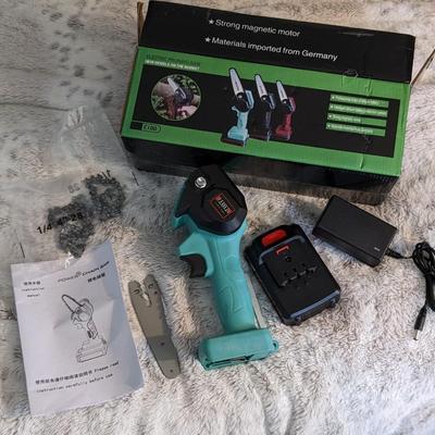 NIB F.EASY.D Battery Powered Hand Saw