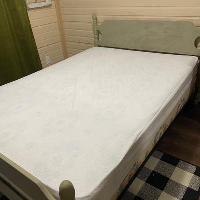 Full size Vintage green wooden bed