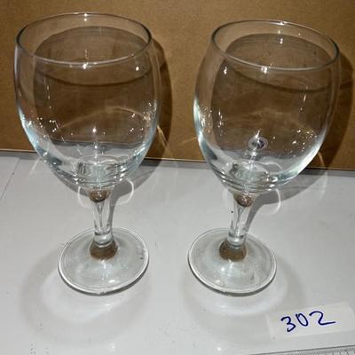set of 2 wine glasses