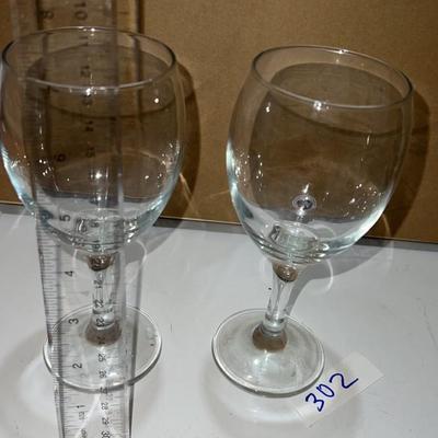 set of 2 wine glasses