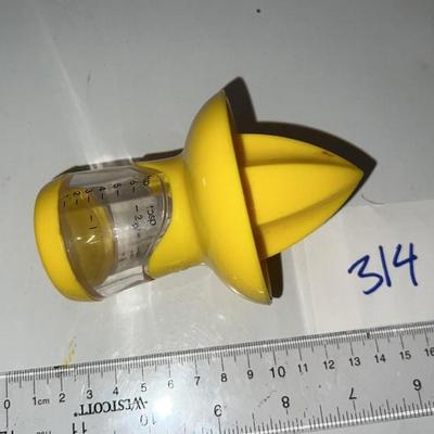 cute vtg lemon lime juicer