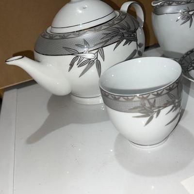 fine porcelain tea set (incomplete) from czech republic)