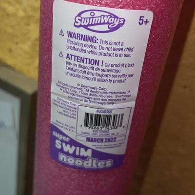 2 pool noodles
