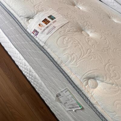 Four Poster Queen Bedframe with Chiromedic 3000 Plush Mattress