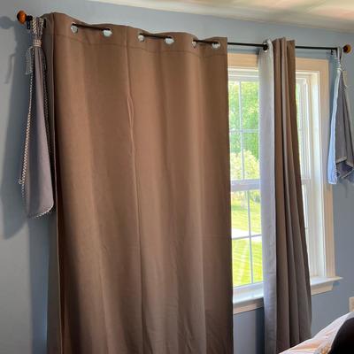 Lot 4 Sets of Drapes + 1 Set Decorative Curtain Hangings