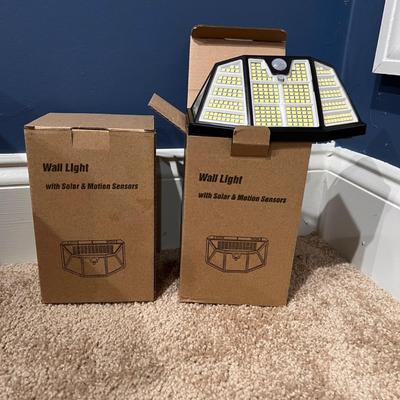 2 New Boxes (2 Lights Per Box) Solar Powered Wall Lights
