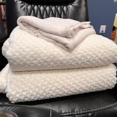 3 Super Soft Throw Blankets