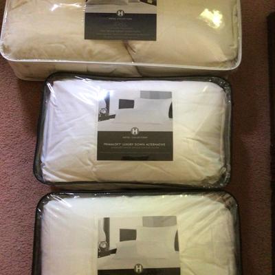 226 Hotel Pillow Lot