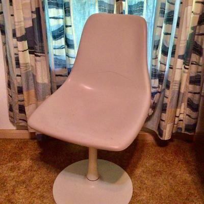 231 Vintage MCM Tulip Chair