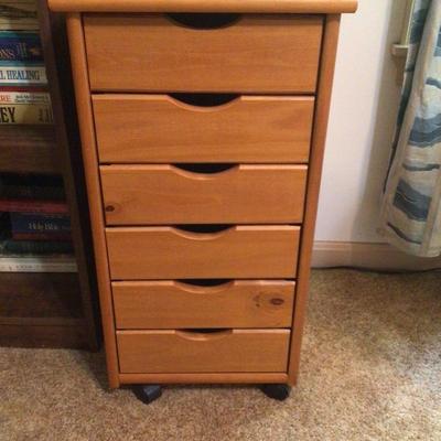264 Wooden Organizer on Wheels