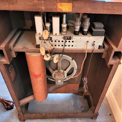Lot #109  1940's PHILCO Radio - working condition