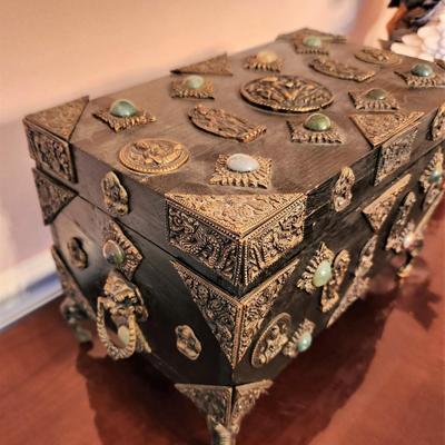 Lot #110  Beautiful Jewelry Box with Asian Styling
