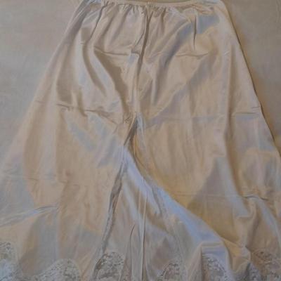 Women's Slips and lingerie  Size L 32" / 36 / 42 / L / XL