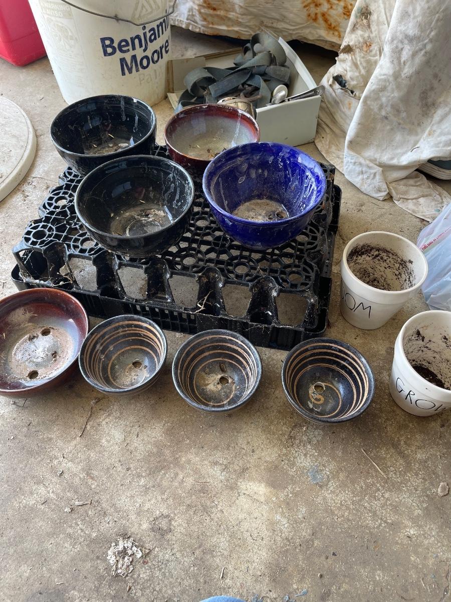 Lot of ceramic pots.