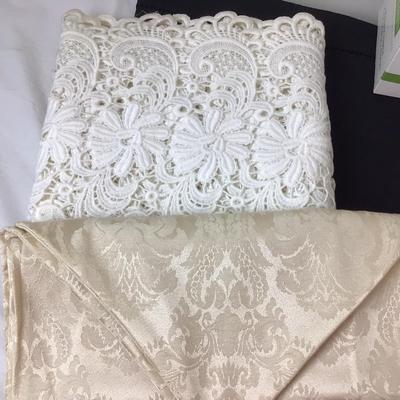 135 Table Runner Lot & Simulinen Napkins
