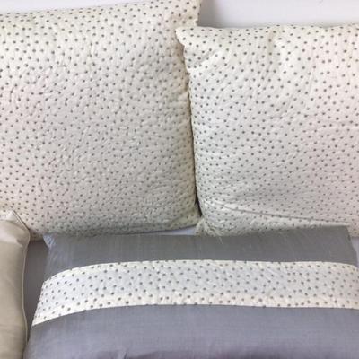 134 Waterford Linens Pillow Lot