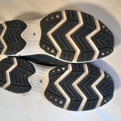 Two pair of Women's Loafer Shoes Easy Spirit size 10 and Sketchers Size 9