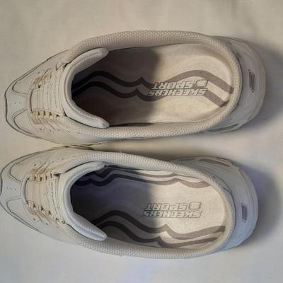 Two pair of Women's Loafer Shoes Easy Spirit size 10 and Sketchers Size 9
