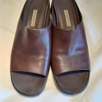 Women's Sandles and Flats BZees, Clarks, Easy Spirit Size 10M