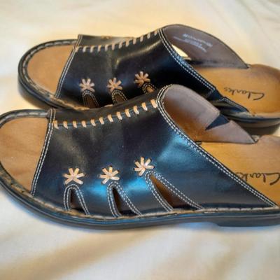 Women's Sandles and Flats BZees, Clarks, Easy Spirit Size 10M