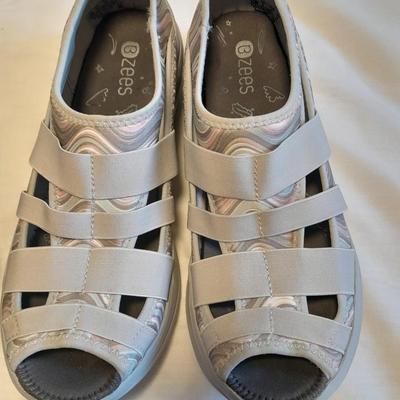Women's Sandles and Flats BZees, Clarks, Easy Spirit Size 10M