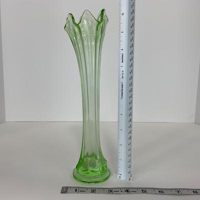 -142- URANIUM | Green Mid Century Stretch Vase