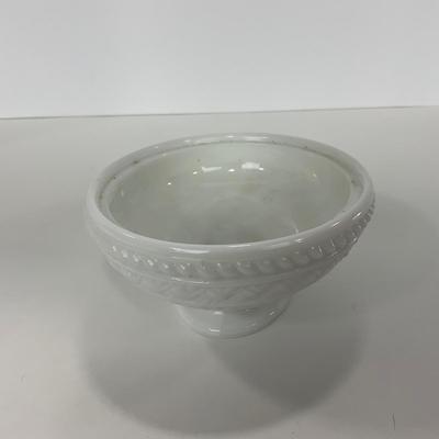 -145- GLASSWARE | Milk Glass Bird Covered Dish