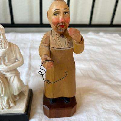 Figurines