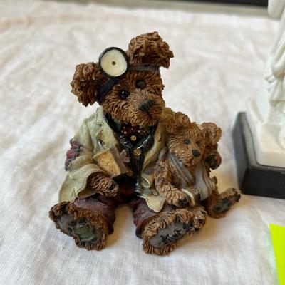Figurines