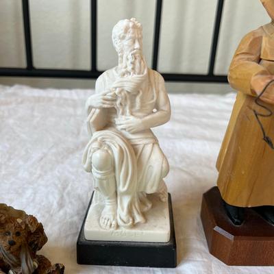 Figurines