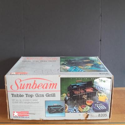 Sunbeam Tabletop Gas Grill Model 8205 New in the box